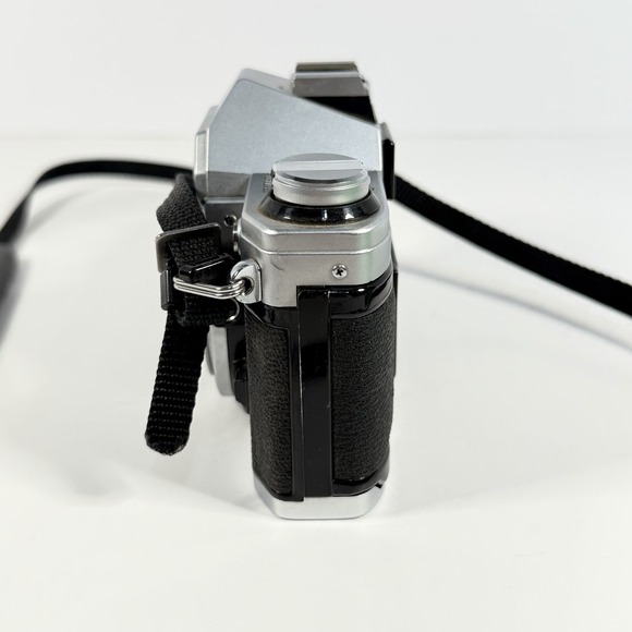 Canon AE-1 35mm Film Camera Body Only Vintage SLR Japan Untested - Picture 4 of 7